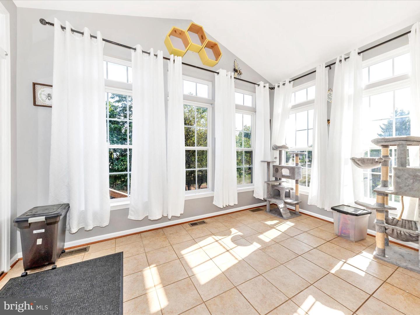 34 LANGE DR, LOVETTSVILLE, Virginia 20180, 5 Bedrooms Bedrooms, 19 Rooms Rooms,3 BathroomsBathrooms,Residential,For sale,34 LANGE DR,VALO2106324 MLS # VALO2106324