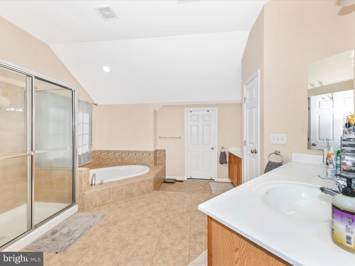 34 LANGE DR, LOVETTSVILLE, Virginia 20180, 5 Bedrooms Bedrooms, 19 Rooms Rooms,3 BathroomsBathrooms,Residential,For sale,34 LANGE DR,VALO2106324 MLS # VALO2106324