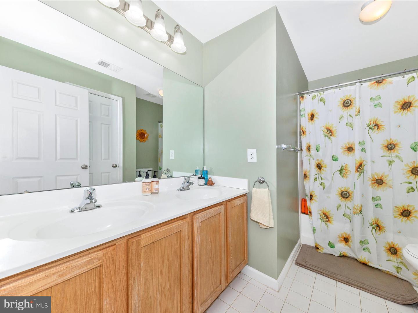 34 LANGE DR, LOVETTSVILLE, Virginia 20180, 5 Bedrooms Bedrooms, 19 Rooms Rooms,3 BathroomsBathrooms,Residential,For sale,34 LANGE DR,VALO2106324 MLS # VALO2106324