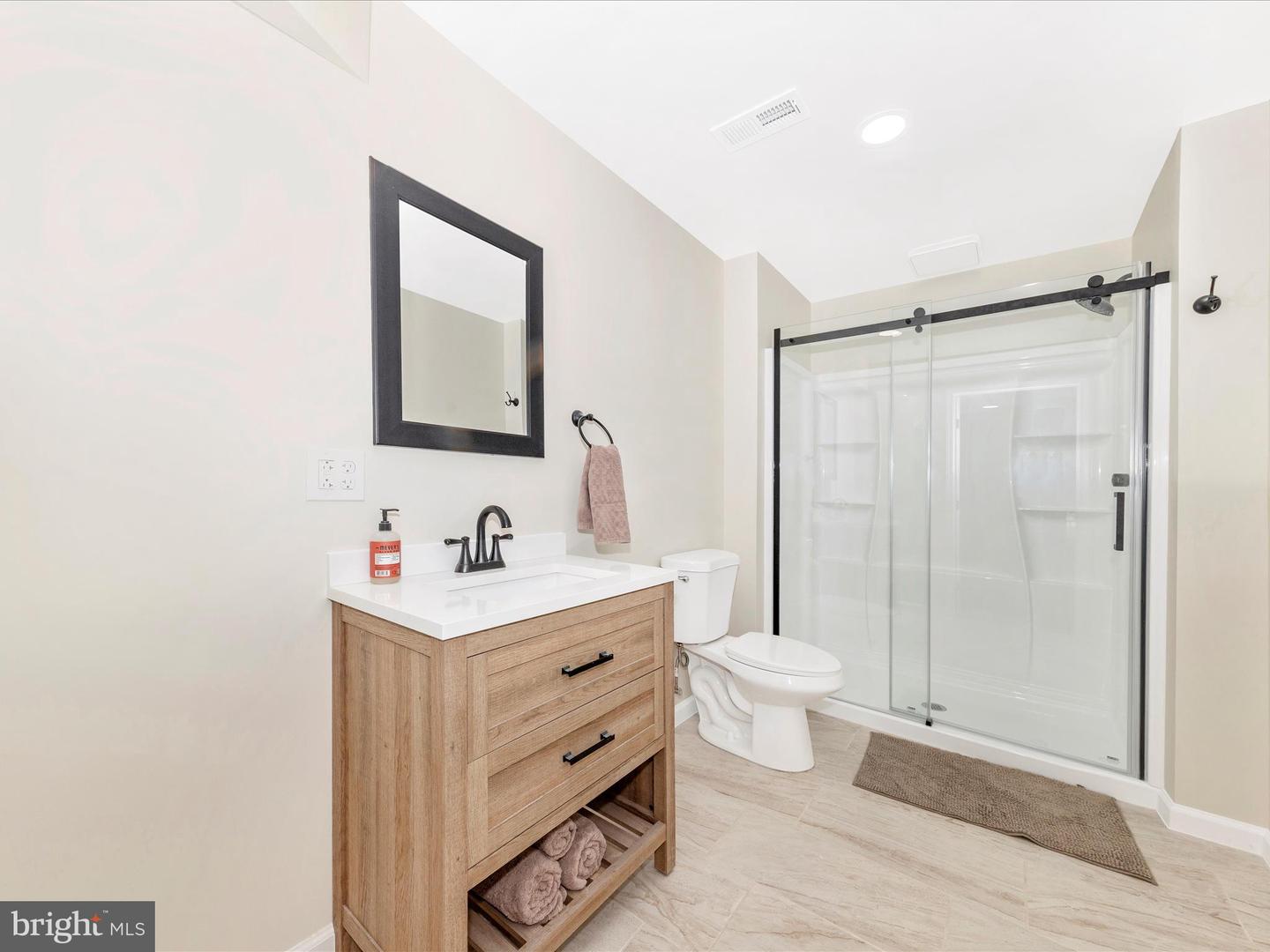 34 LANGE DR, LOVETTSVILLE, Virginia 20180, 5 Bedrooms Bedrooms, 19 Rooms Rooms,3 BathroomsBathrooms,Residential,For sale,34 LANGE DR,VALO2106324 MLS # VALO2106324