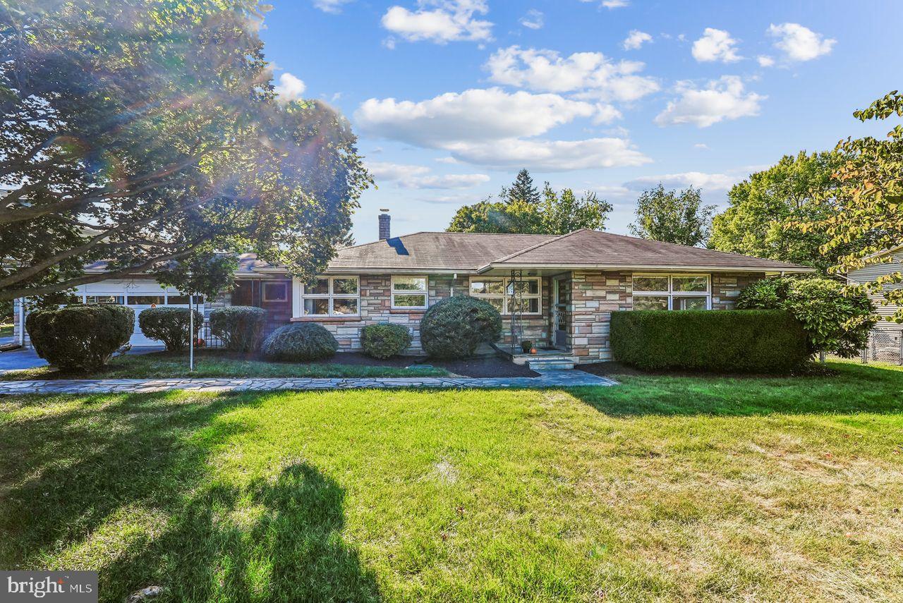 221 S MAPLE AVE, PURCELLVILLE, Virginia 20132, 3 Bedrooms Bedrooms, 8 Rooms Rooms,1 BathroomBathrooms,Residential,For sale,221 S MAPLE AVE,VALO2106376 MLS # VALO2106376