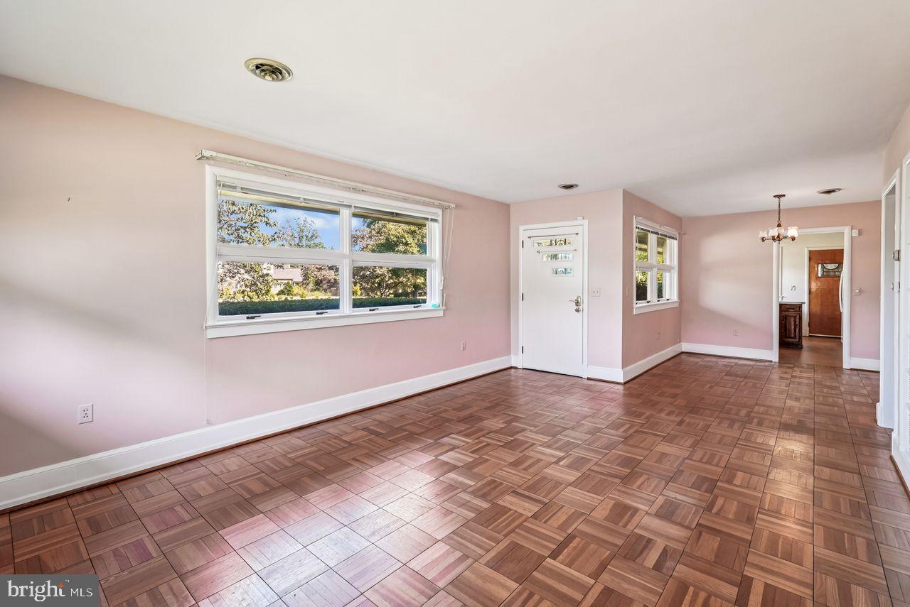 221 S MAPLE AVE, PURCELLVILLE, Virginia 20132, 3 Bedrooms Bedrooms, 8 Rooms Rooms,1 BathroomBathrooms,Residential,For sale,221 S MAPLE AVE,VALO2106376 MLS # VALO2106376