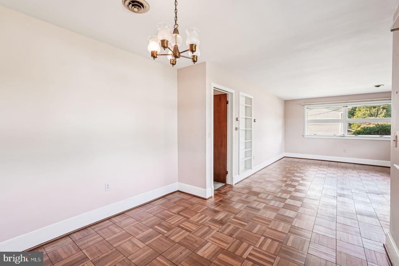 221 S MAPLE AVE, PURCELLVILLE, Virginia 20132, 3 Bedrooms Bedrooms, 8 Rooms Rooms,1 BathroomBathrooms,Residential,For sale,221 S MAPLE AVE,VALO2106376 MLS # VALO2106376