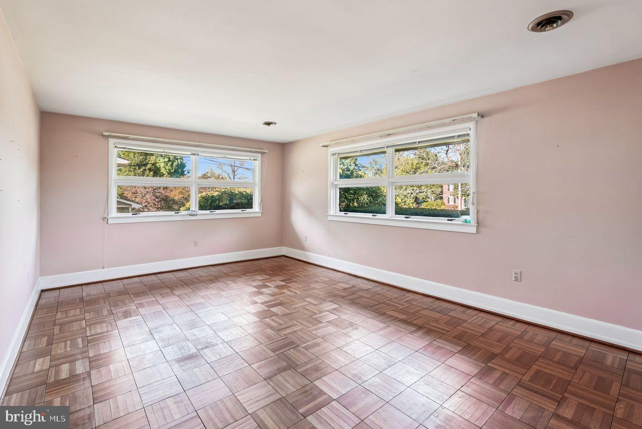 221 S MAPLE AVE, PURCELLVILLE, Virginia 20132, 3 Bedrooms Bedrooms, 8 Rooms Rooms,1 BathroomBathrooms,Residential,For sale,221 S MAPLE AVE,VALO2106376 MLS # VALO2106376