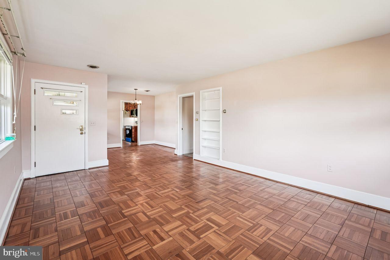 221 S MAPLE AVE, PURCELLVILLE, Virginia 20132, 3 Bedrooms Bedrooms, 8 Rooms Rooms,1 BathroomBathrooms,Residential,For sale,221 S MAPLE AVE,VALO2106376 MLS # VALO2106376