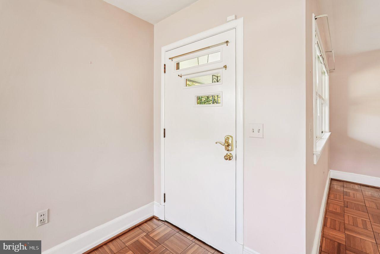 221 S MAPLE AVE, PURCELLVILLE, Virginia 20132, 3 Bedrooms Bedrooms, 8 Rooms Rooms,1 BathroomBathrooms,Residential,For sale,221 S MAPLE AVE,VALO2106376 MLS # VALO2106376