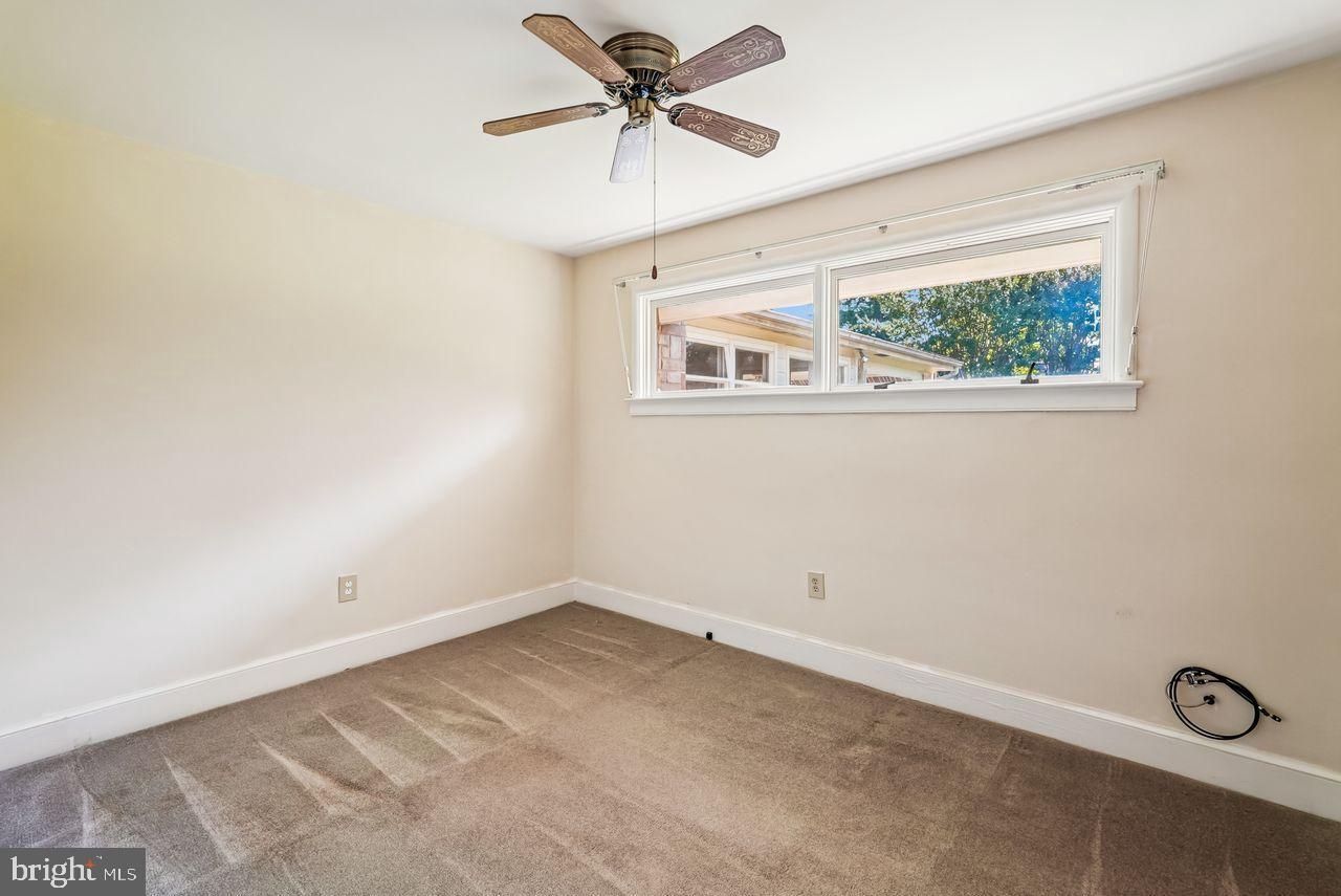 221 S MAPLE AVE, PURCELLVILLE, Virginia 20132, 3 Bedrooms Bedrooms, 8 Rooms Rooms,1 BathroomBathrooms,Residential,For sale,221 S MAPLE AVE,VALO2106376 MLS # VALO2106376