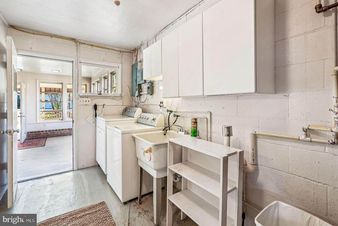 221 S MAPLE AVE, PURCELLVILLE, Virginia 20132, 3 Bedrooms Bedrooms, 8 Rooms Rooms,1 BathroomBathrooms,Residential,For sale,221 S MAPLE AVE,VALO2106376 MLS # VALO2106376