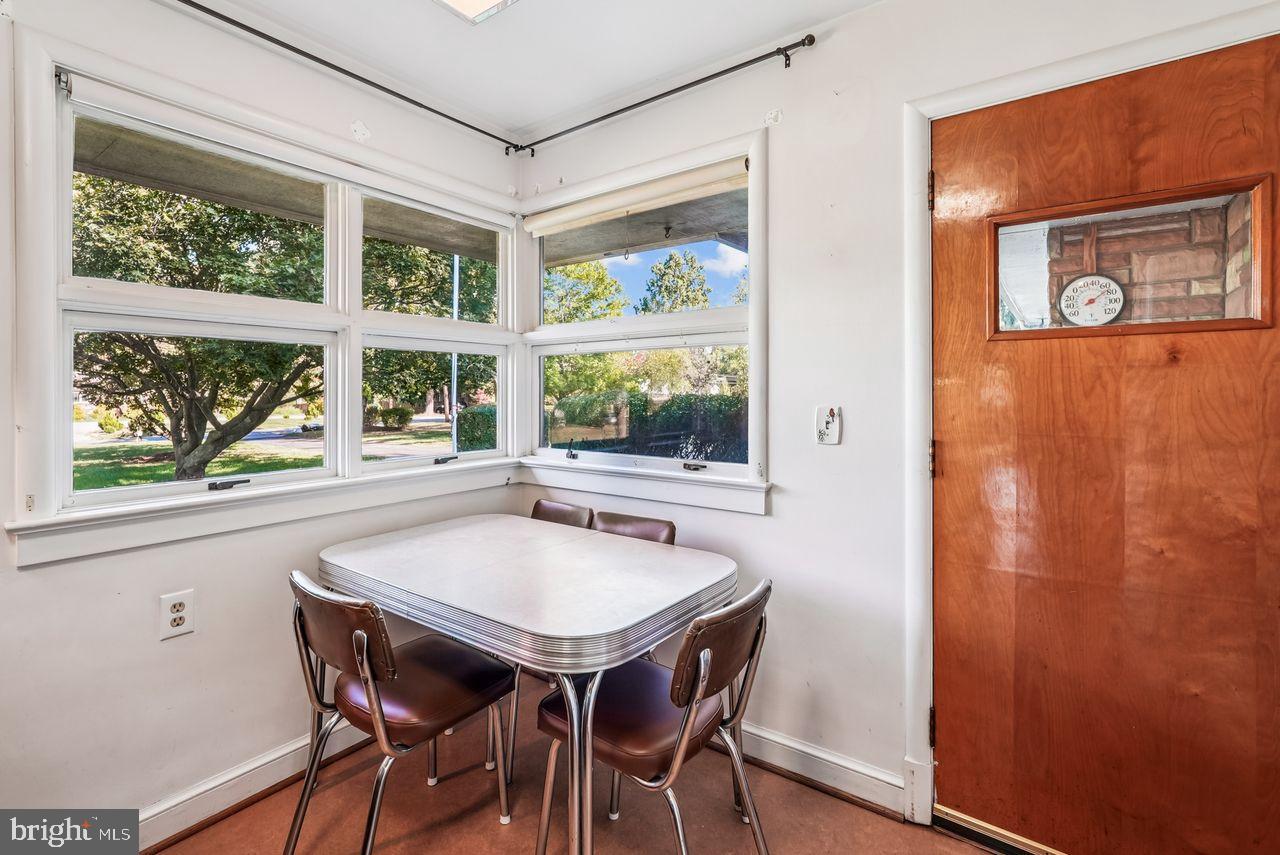 221 S MAPLE AVE, PURCELLVILLE, Virginia 20132, 3 Bedrooms Bedrooms, 8 Rooms Rooms,1 BathroomBathrooms,Residential,For sale,221 S MAPLE AVE,VALO2106376 MLS # VALO2106376