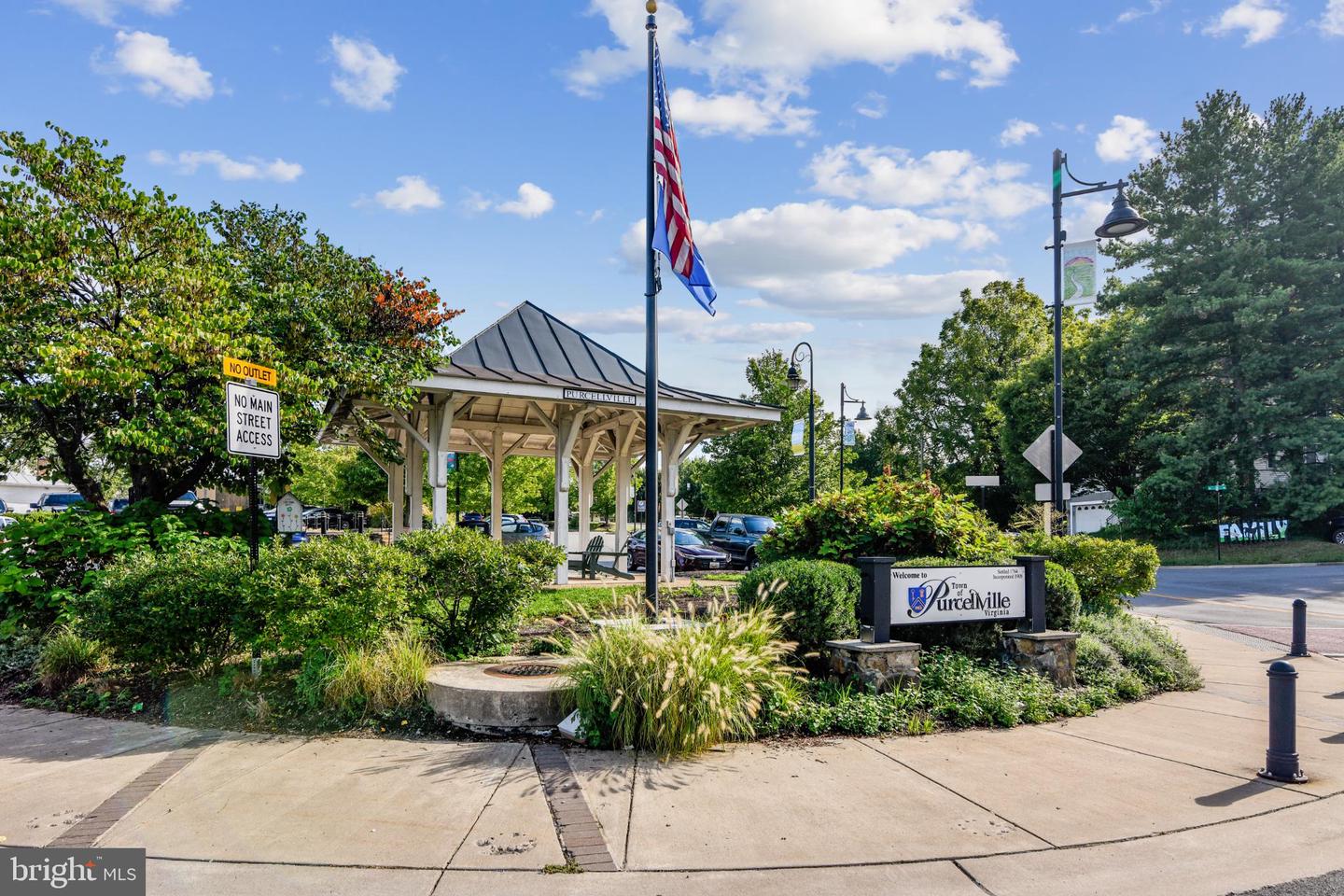 221 S MAPLE AVE, PURCELLVILLE, Virginia 20132, 3 Bedrooms Bedrooms, 8 Rooms Rooms,1 BathroomBathrooms,Residential,For sale,221 S MAPLE AVE,VALO2106376 MLS # VALO2106376