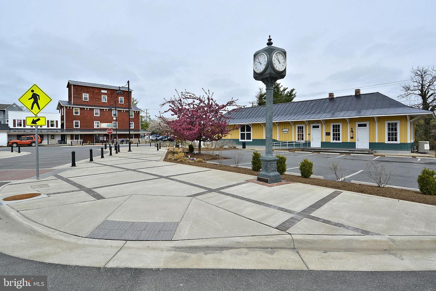 221 S MAPLE AVE, PURCELLVILLE, Virginia 20132, 3 Bedrooms Bedrooms, 8 Rooms Rooms,1 BathroomBathrooms,Residential,For sale,221 S MAPLE AVE,VALO2106376 MLS # VALO2106376