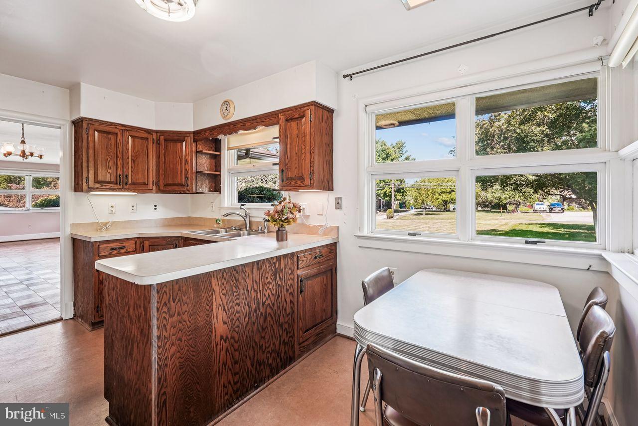 221 S MAPLE AVE, PURCELLVILLE, Virginia 20132, 3 Bedrooms Bedrooms, 8 Rooms Rooms,1 BathroomBathrooms,Residential,For sale,221 S MAPLE AVE,VALO2106376 MLS # VALO2106376