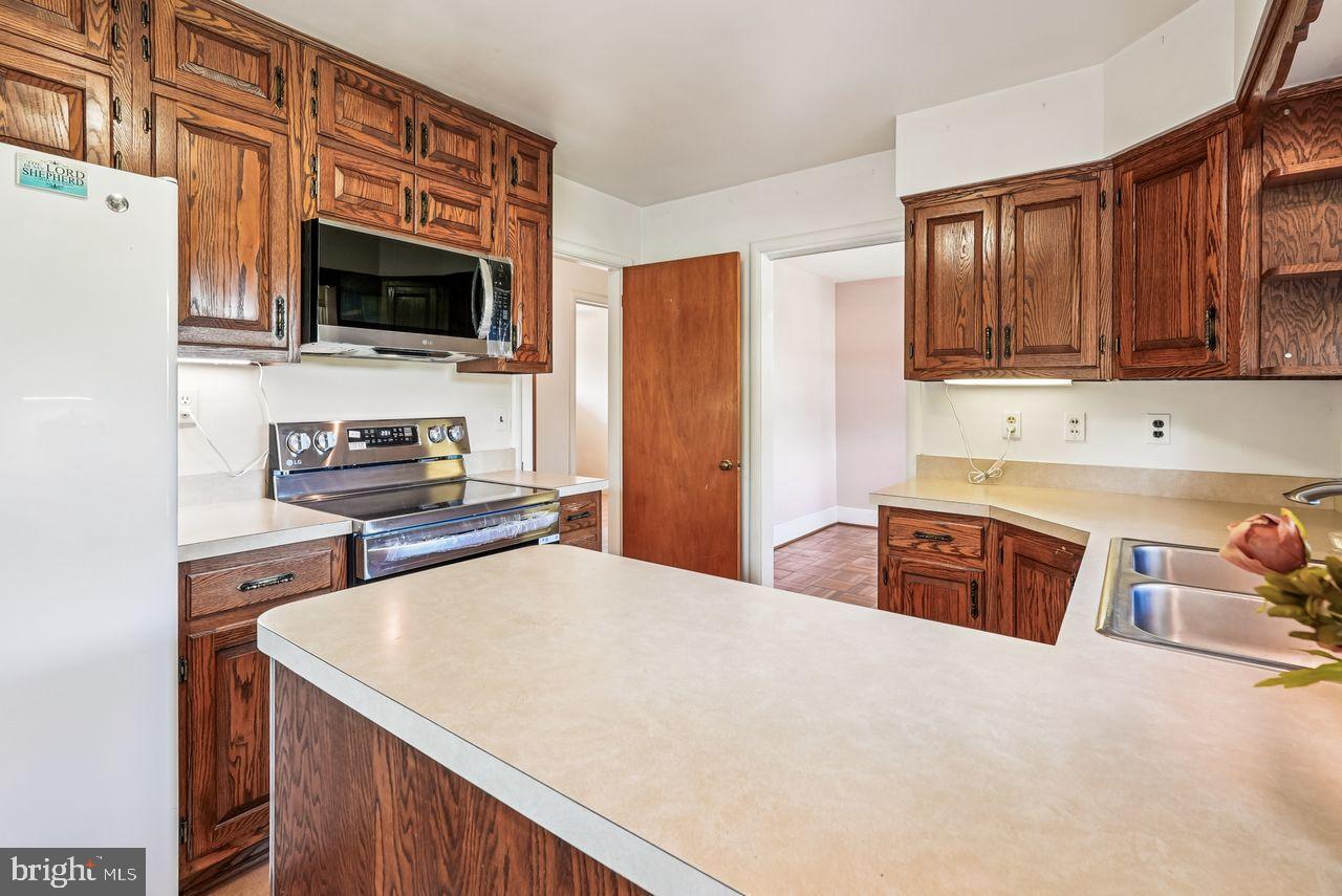221 S MAPLE AVE, PURCELLVILLE, Virginia 20132, 3 Bedrooms Bedrooms, 8 Rooms Rooms,1 BathroomBathrooms,Residential,For sale,221 S MAPLE AVE,VALO2106376 MLS # VALO2106376