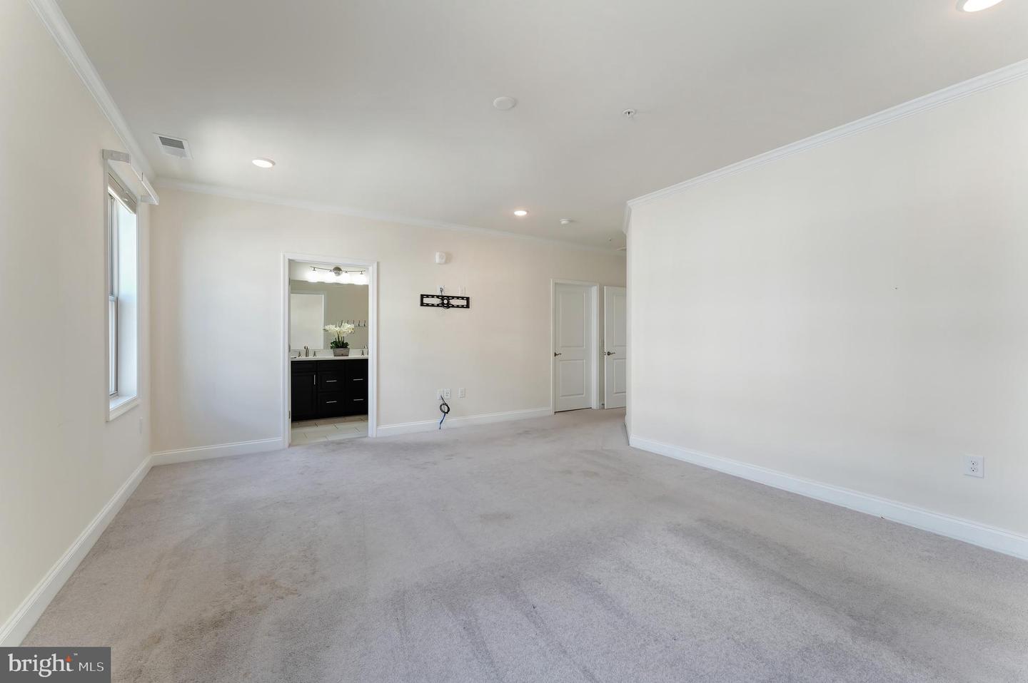 23631 HAVELOCK WALK TER #220, ASHBURN, Virginia 20148, 3 Bedrooms Bedrooms, ,2 BathroomsBathrooms,Residential,For sale,23631 HAVELOCK WALK TER #220,VALO2106404 MLS # VALO2106404