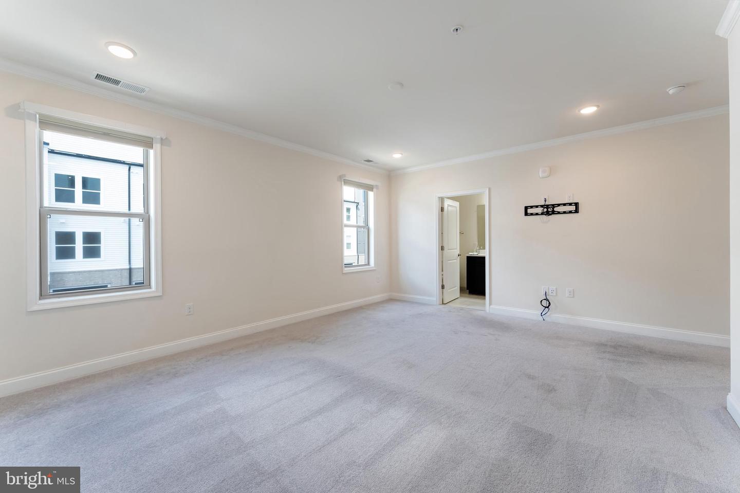 23631 HAVELOCK WALK TER #220, ASHBURN, Virginia 20148, 3 Bedrooms Bedrooms, ,2 BathroomsBathrooms,Residential,For sale,23631 HAVELOCK WALK TER #220,VALO2106404 MLS # VALO2106404