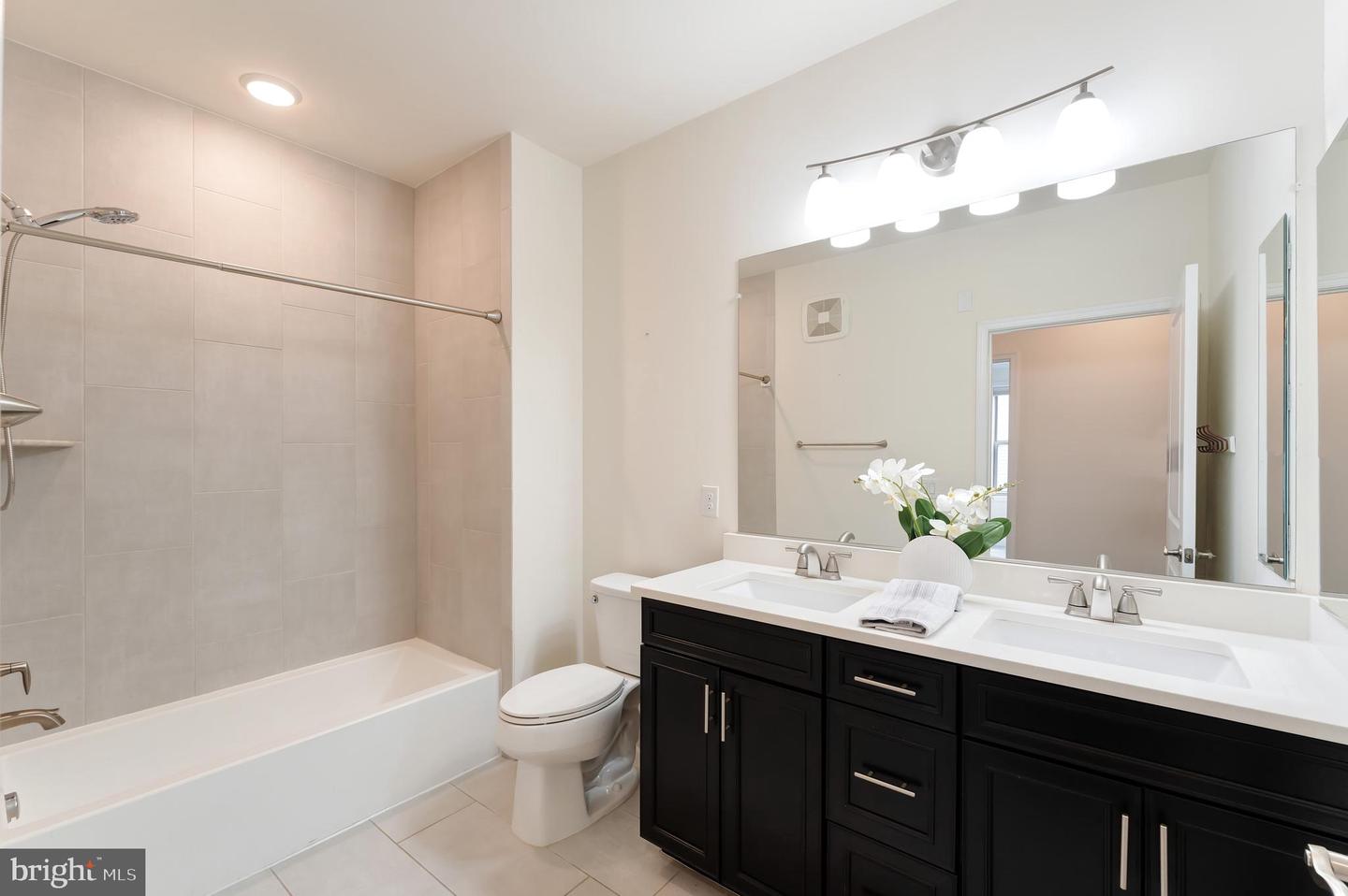 23631 HAVELOCK WALK TER #220, ASHBURN, Virginia 20148, 3 Bedrooms Bedrooms, ,2 BathroomsBathrooms,Residential,For sale,23631 HAVELOCK WALK TER #220,VALO2106404 MLS # VALO2106404