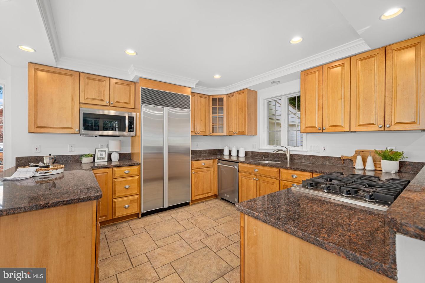 3712 25TH ST N, ARLINGTON, Virginia 22207, 3 Bedrooms Bedrooms, ,3 BathroomsBathrooms,Residential,For sale,3712 25TH ST N,VAAR2063220 MLS # VAAR2063220