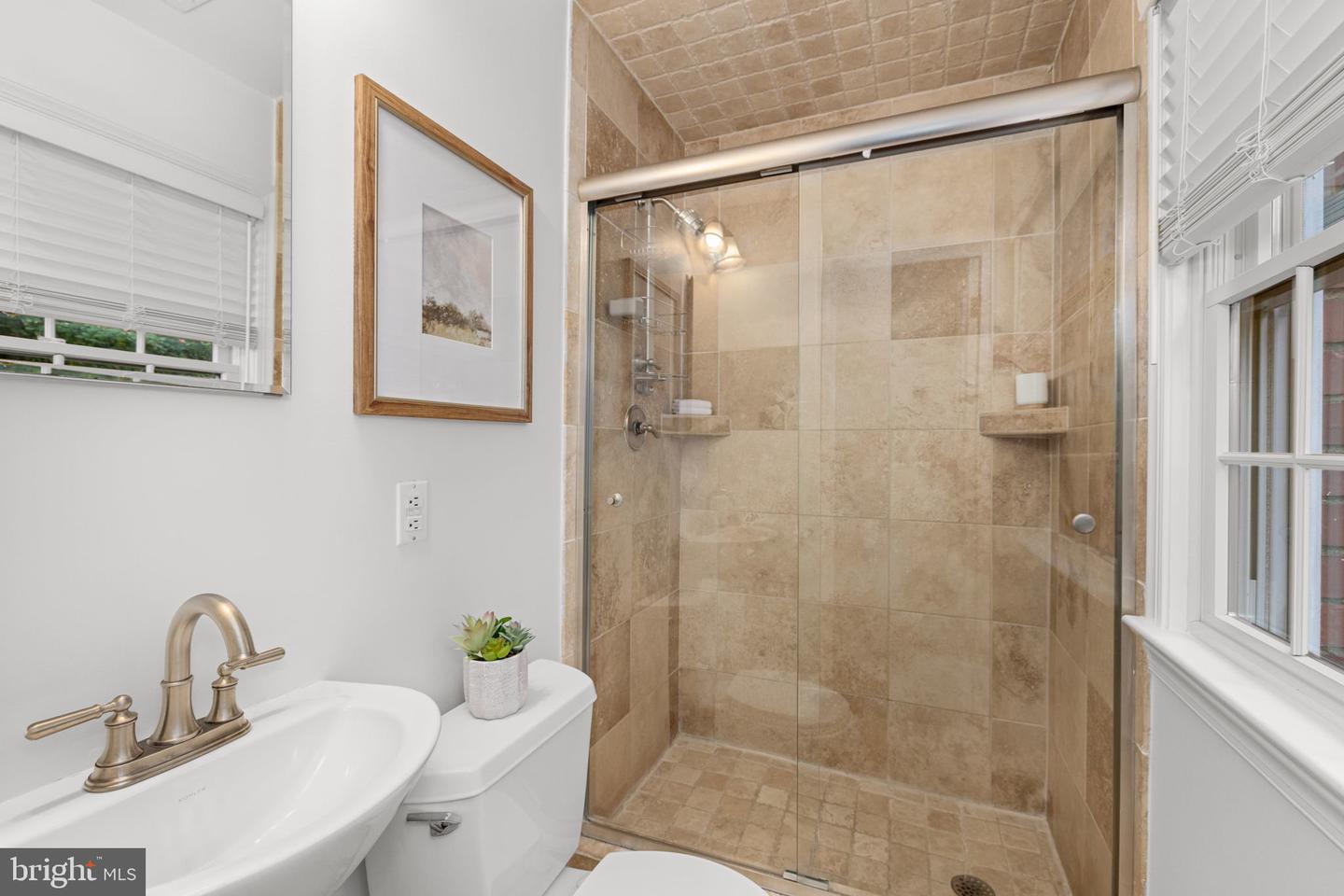 3712 25TH ST N, ARLINGTON, Virginia 22207, 3 Bedrooms Bedrooms, ,3 BathroomsBathrooms,Residential,For sale,3712 25TH ST N,VAAR2063220 MLS # VAAR2063220