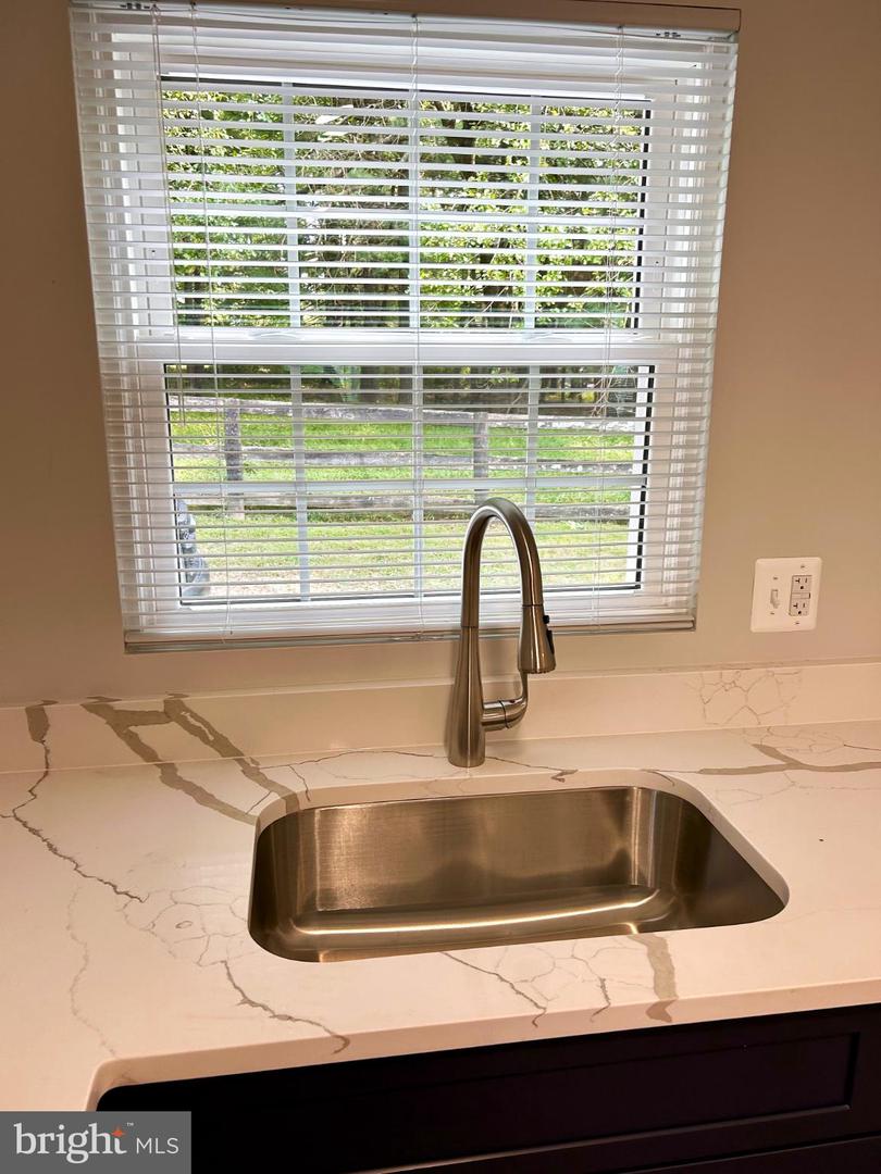 12060 AXLINE RD, LOVETTSVILLE, Virginia 20180, 1 Bedroom Bedrooms, 4 Rooms Rooms,1 BathroomBathrooms,Residential,For sale,12060 AXLINE RD,VALO2106430 MLS # VALO2106430