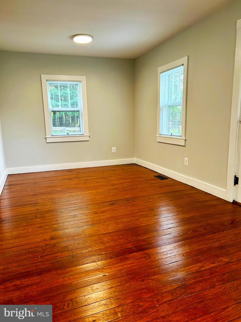 12060 AXLINE RD, LOVETTSVILLE, Virginia 20180, 1 Bedroom Bedrooms, 4 Rooms Rooms,1 BathroomBathrooms,Residential,For sale,12060 AXLINE RD,VALO2106430 MLS # VALO2106430