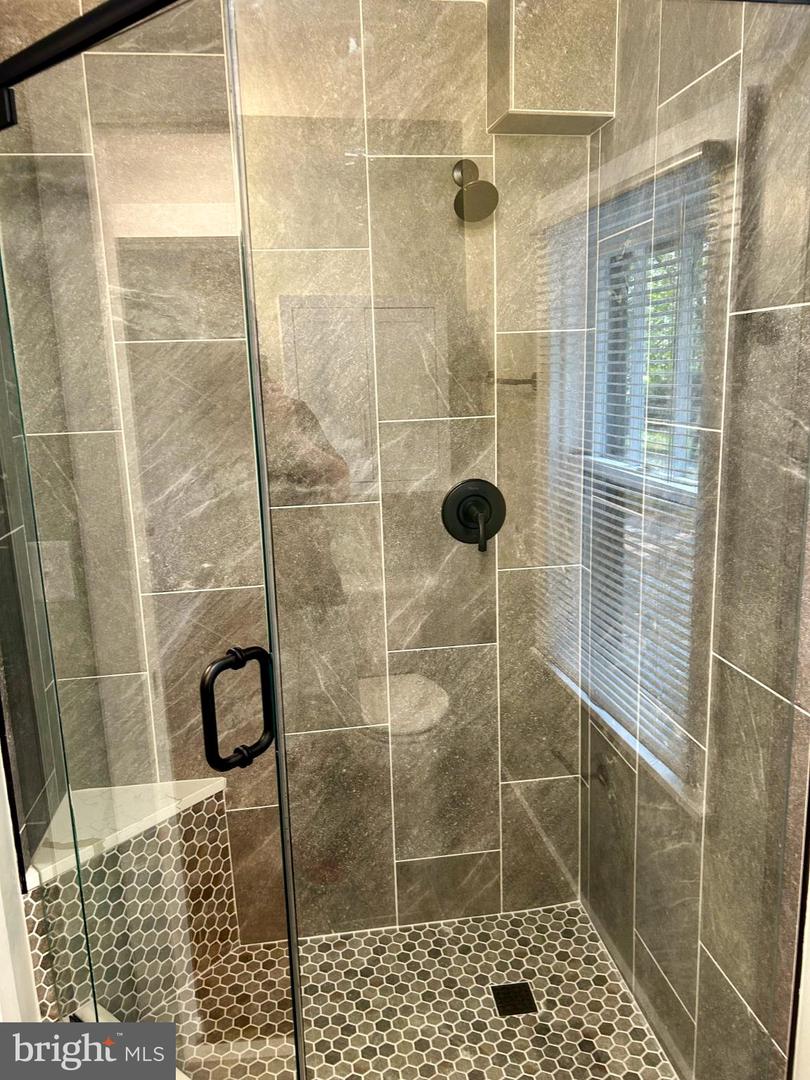 12060 AXLINE RD, LOVETTSVILLE, Virginia 20180, 1 Bedroom Bedrooms, 4 Rooms Rooms,1 BathroomBathrooms,Residential,For sale,12060 AXLINE RD,VALO2106430 MLS # VALO2106430