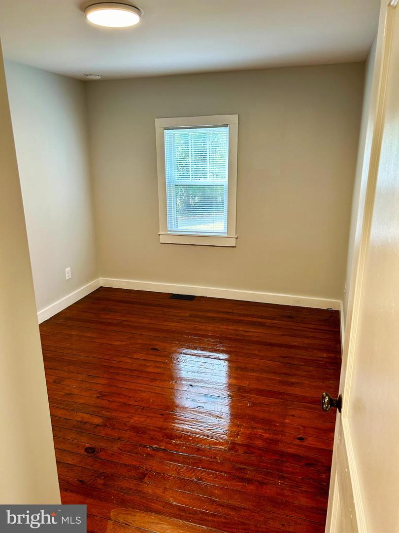 12060 AXLINE RD, LOVETTSVILLE, Virginia 20180, 1 Bedroom Bedrooms, 4 Rooms Rooms,1 BathroomBathrooms,Residential,For sale,12060 AXLINE RD,VALO2106430 MLS # VALO2106430