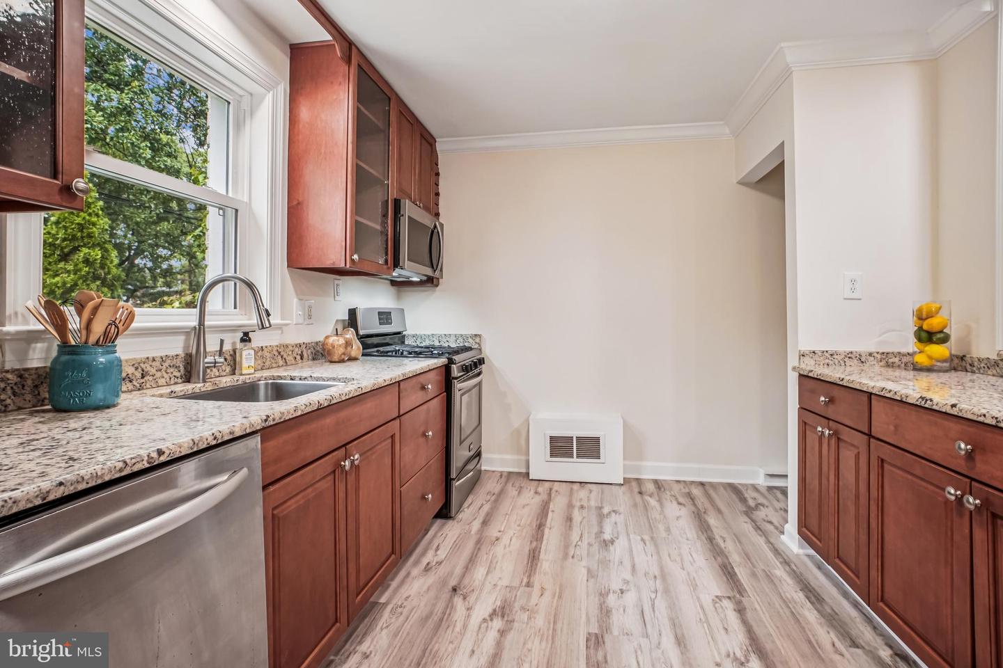 2933 LANDOVER ST, ALEXANDRIA, Virginia 22305, 3 Bedrooms Bedrooms, 10 Rooms Rooms,2 BathroomsBathrooms,Residential,For sale,2933 LANDOVER ST,VAAX2049486 MLS # VAAX2049486