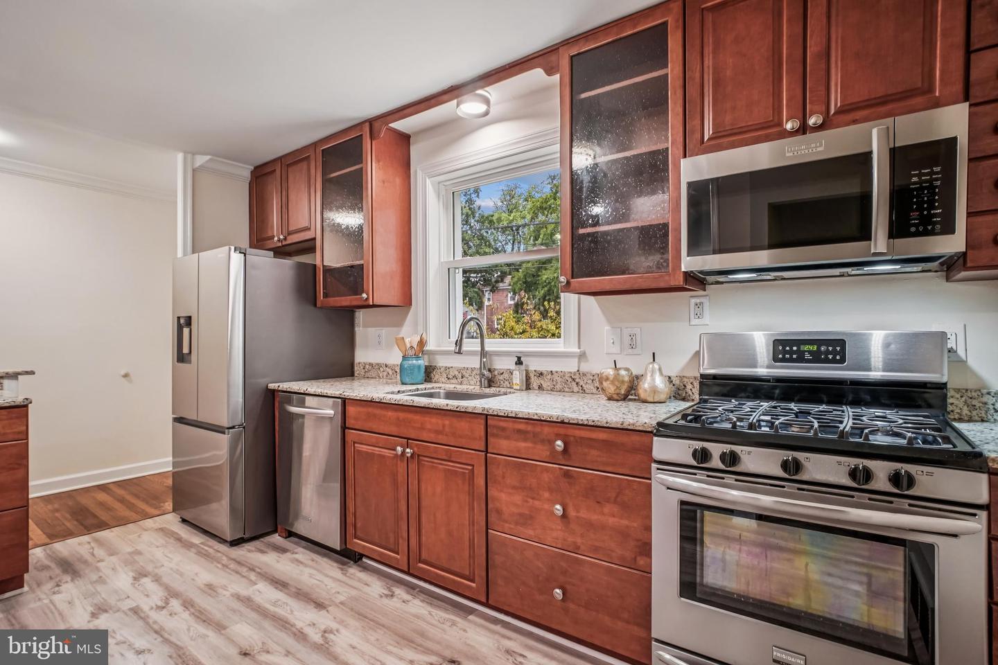 2933 LANDOVER ST, ALEXANDRIA, Virginia 22305, 3 Bedrooms Bedrooms, 10 Rooms Rooms,2 BathroomsBathrooms,Residential,For sale,2933 LANDOVER ST,VAAX2049486 MLS # VAAX2049486