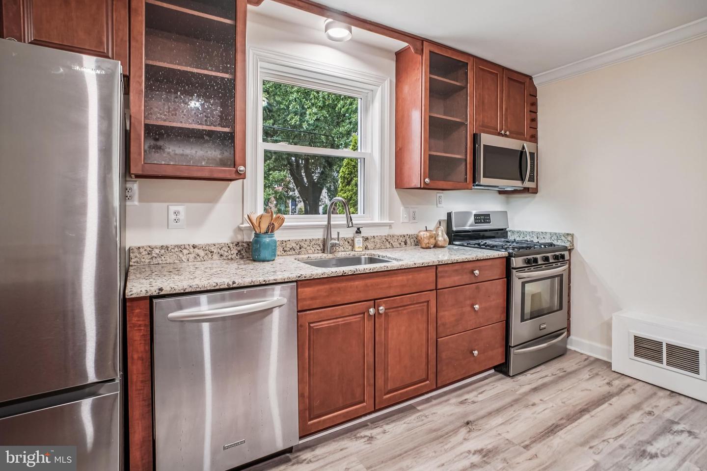 2933 LANDOVER ST, ALEXANDRIA, Virginia 22305, 3 Bedrooms Bedrooms, 10 Rooms Rooms,2 BathroomsBathrooms,Residential,For sale,2933 LANDOVER ST,VAAX2049486 MLS # VAAX2049486