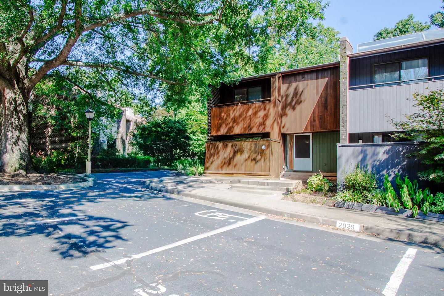 2029 WETHERSFIELD CT, RESTON, Virginia 20191, 4 Bedrooms Bedrooms, ,3 BathroomsBathrooms,Residential,For sale,2029 WETHERSFIELD CT,VAFX2266136 MLS # VAFX2266136
