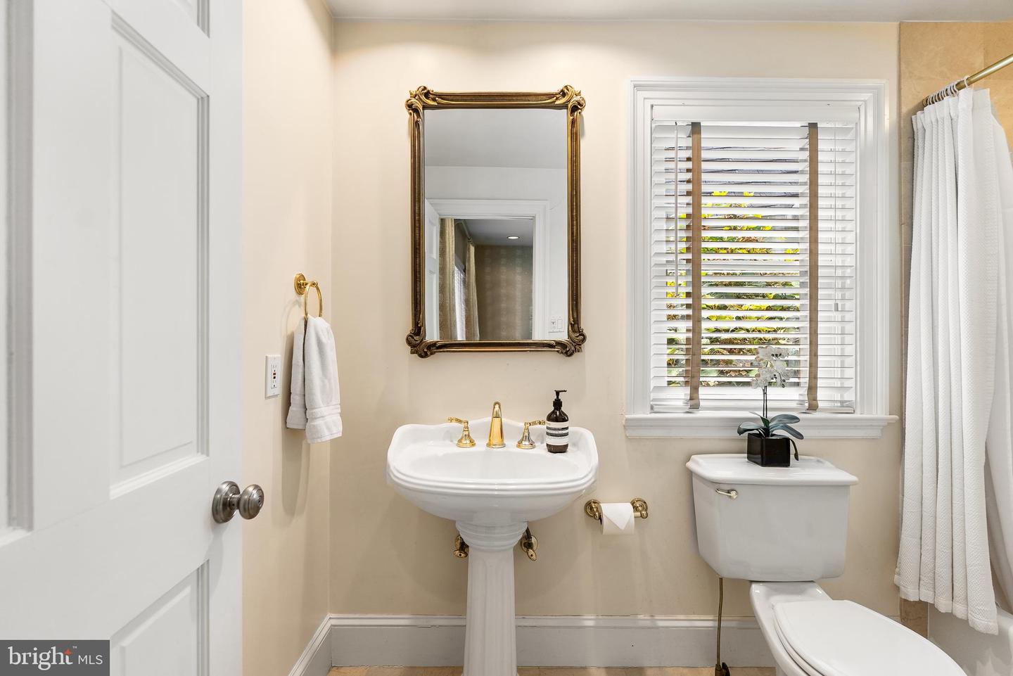6460 KEDLESTON CT, MCLEAN, Virginia 22101, 5 Bedrooms Bedrooms, ,6 BathroomsBathrooms,Residential,For sale,6460 KEDLESTON CT,VAFX2266398 MLS # VAFX2266398