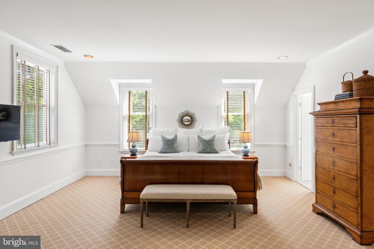 6460 KEDLESTON CT, MCLEAN, Virginia 22101, 5 Bedrooms Bedrooms, ,6 BathroomsBathrooms,Residential,For sale,6460 KEDLESTON CT,VAFX2266398 MLS # VAFX2266398