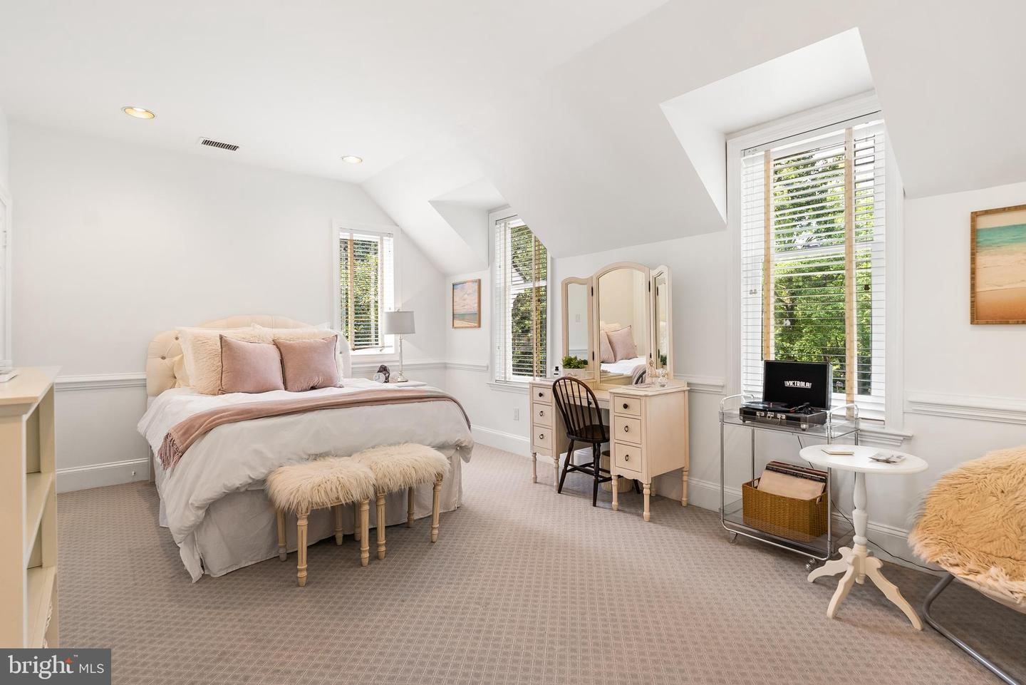 6460 KEDLESTON CT, MCLEAN, Virginia 22101, 5 Bedrooms Bedrooms, ,6 BathroomsBathrooms,Residential,For sale,6460 KEDLESTON CT,VAFX2266398 MLS # VAFX2266398