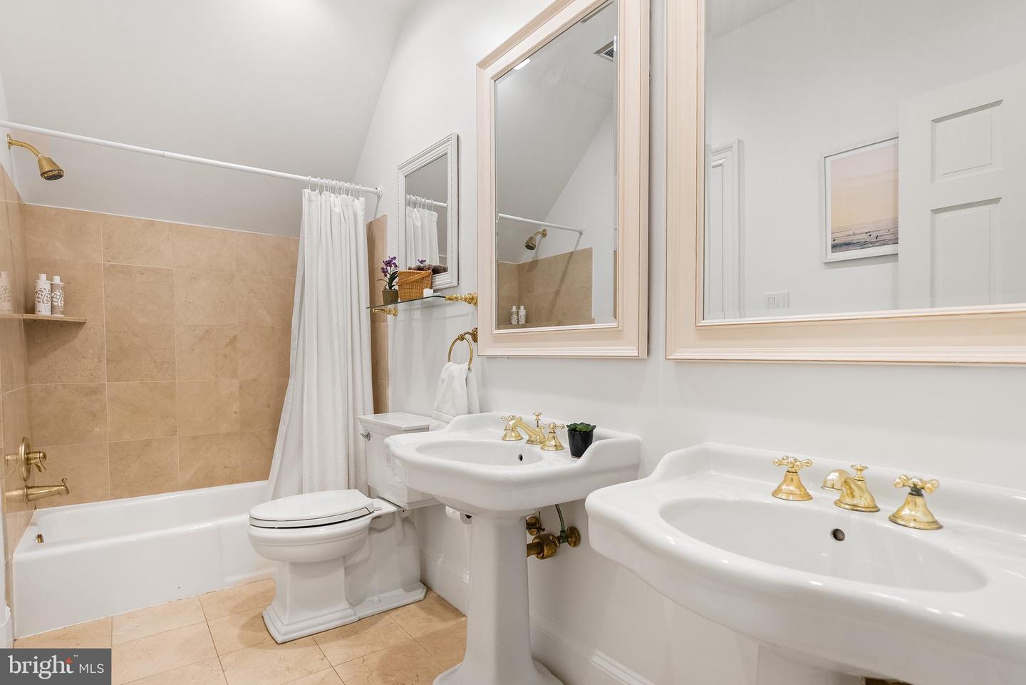 6460 KEDLESTON CT, MCLEAN, Virginia 22101, 5 Bedrooms Bedrooms, ,6 BathroomsBathrooms,Residential,For sale,6460 KEDLESTON CT,VAFX2266398 MLS # VAFX2266398