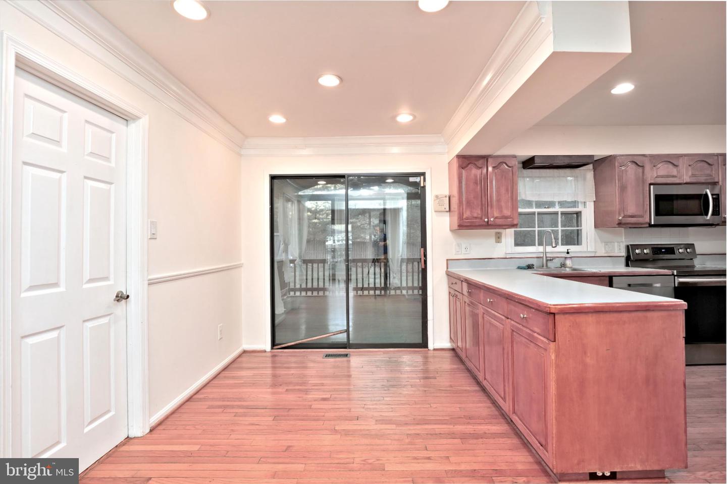 7808 TOWER WOODS DR, SPRINGFIELD, Virginia 22153, 4 Bedrooms Bedrooms, 19 Rooms Rooms,3 BathroomsBathrooms,Residential,For sale,7808 TOWER WOODS DR,VAFX2267304 MLS # VAFX2267304