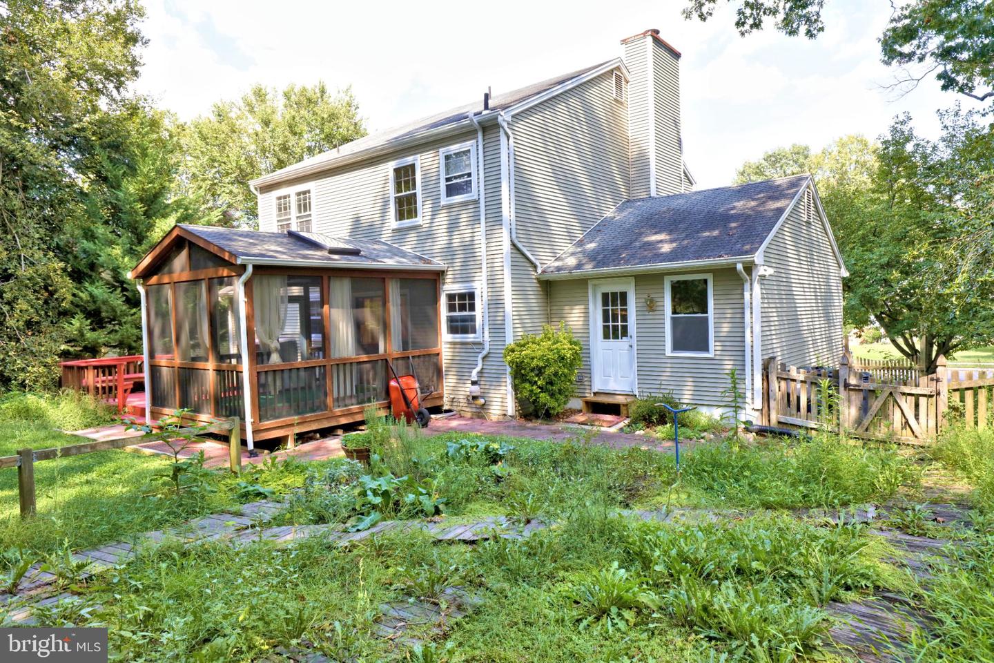 7808 TOWER WOODS DR, SPRINGFIELD, Virginia 22153, 4 Bedrooms Bedrooms, 19 Rooms Rooms,3 BathroomsBathrooms,Residential,For sale,7808 TOWER WOODS DR,VAFX2267304 MLS # VAFX2267304