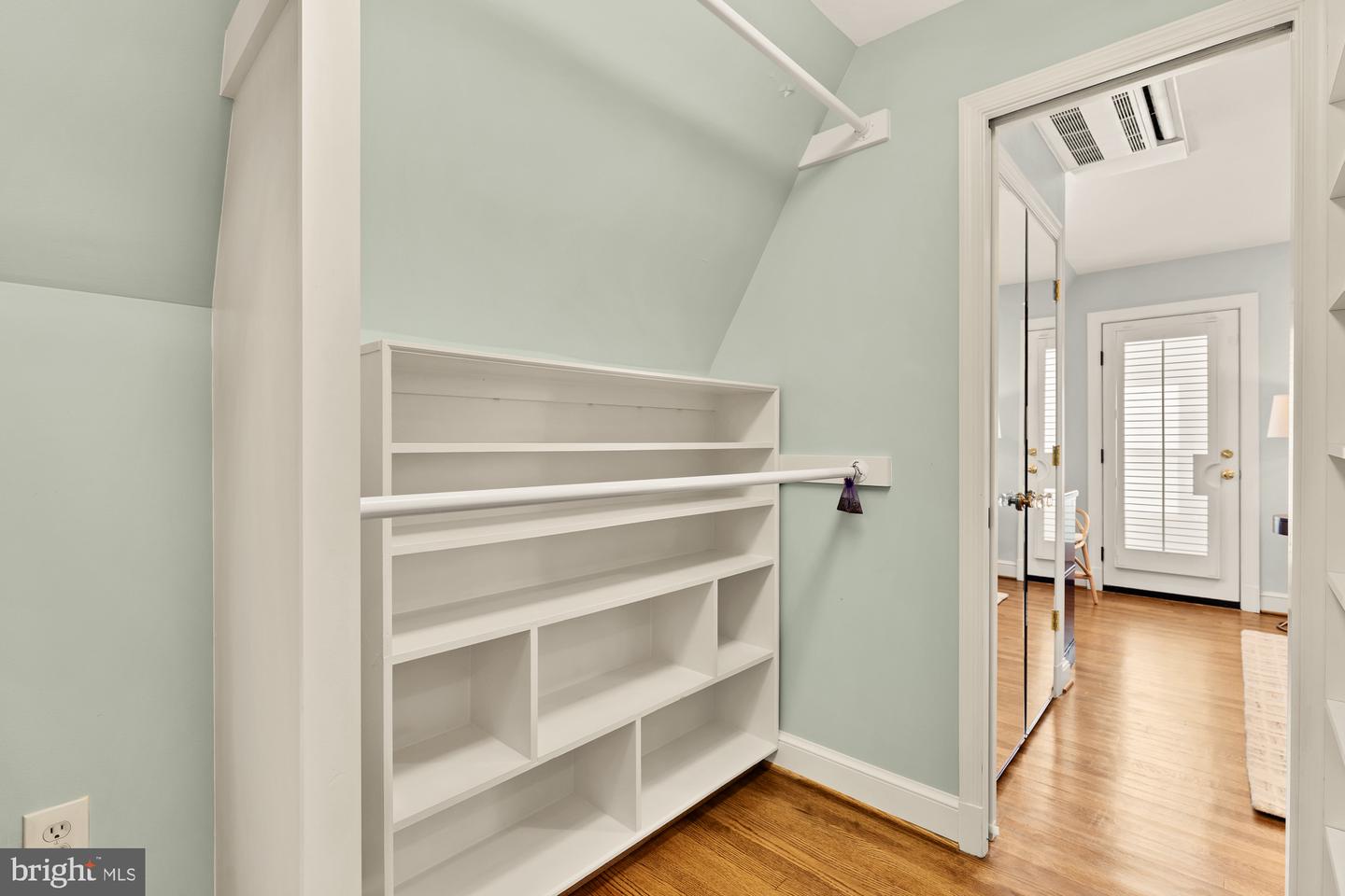 6038 FORT HUNT RD, ALEXANDRIA, Virginia 22307, 3 Bedrooms Bedrooms, ,2 BathroomsBathrooms,Residential,For sale,6038 FORT HUNT RD,VAFX2267378 MLS # VAFX2267378 6038 FORT HUNT RD, ALEXANDRIA, Virginia 22307, 3 Bedrooms Bedrooms, ,2 BathroomsBathrooms,Residential,For sale,6038 FORT HUNT RD,VAFX2267378 MLS # VAFX2267378