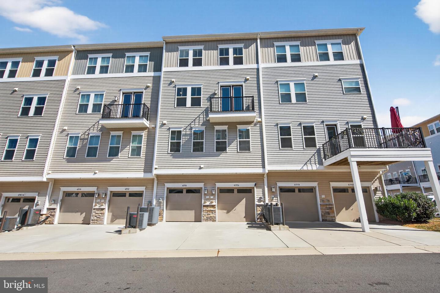 41956 PICKWICK MILL TER, ALDIE, Virginia 20105, 3 Bedrooms Bedrooms, ,2 BathroomsBathrooms,Residential,For sale,41956 PICKWICK MILL TER,VALO2106858 MLS # VALO2106858