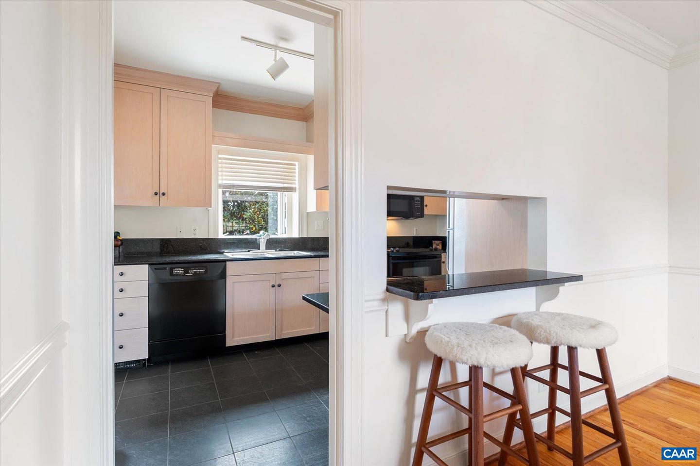 23 EDNAM VILLAGE ST, CHARLOTTESVILLE, Virginia 22903, 2 Bedrooms Bedrooms, ,2 BathroomsBathrooms,Residential,For sale,23 EDNAM VILLAGE ST,668990 MLS # 668990