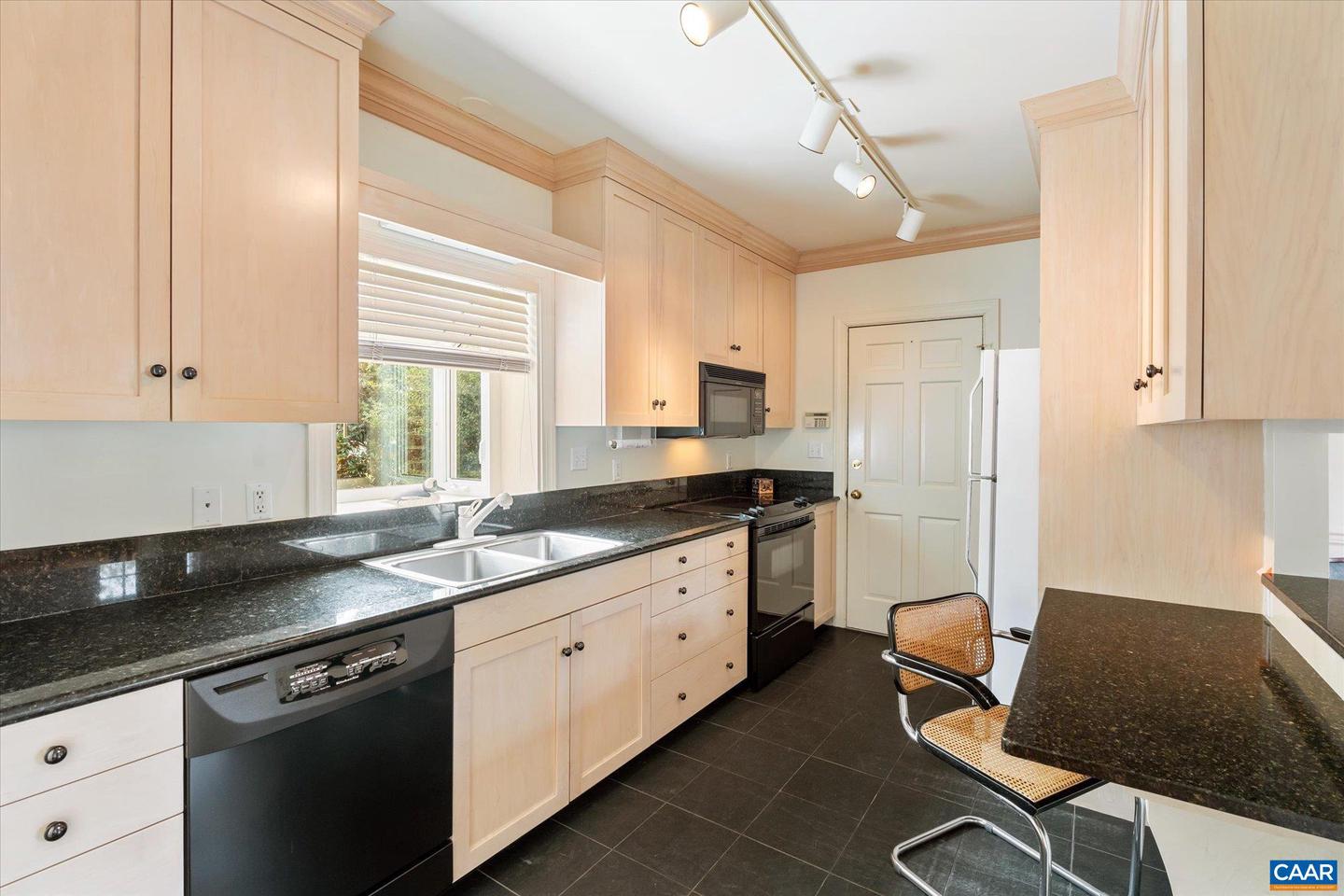 23 EDNAM VILLAGE ST, CHARLOTTESVILLE, Virginia 22903, 2 Bedrooms Bedrooms, ,2 BathroomsBathrooms,Residential,For sale,23 EDNAM VILLAGE ST,668990 MLS # 668990
