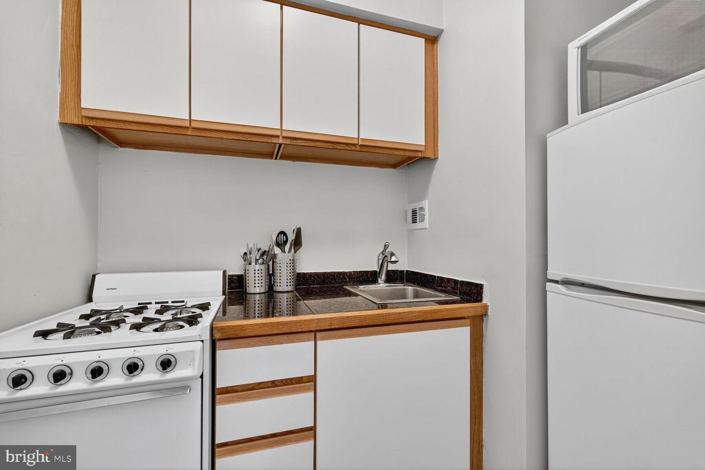 1727 MASSACHUSETTS AVE NW #603, WASHINGTON, District Of Columbia 20036, ,1 BathroomBathrooms,Residential,For sale,1727 MASSACHUSETTS AVE NW #603,DCDC2222592 MLS # DCDC2222592
