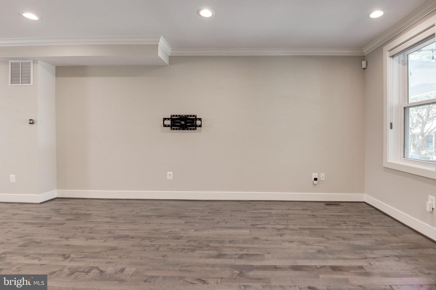 543 23RD PL NE, WASHINGTON, District Of Columbia 20002, 4 Bedrooms Bedrooms, 8 Rooms Rooms,3 BathroomsBathrooms,Residential,For sale,543 23RD PL NE,DCDC2222314 MLS # DCDC2222314