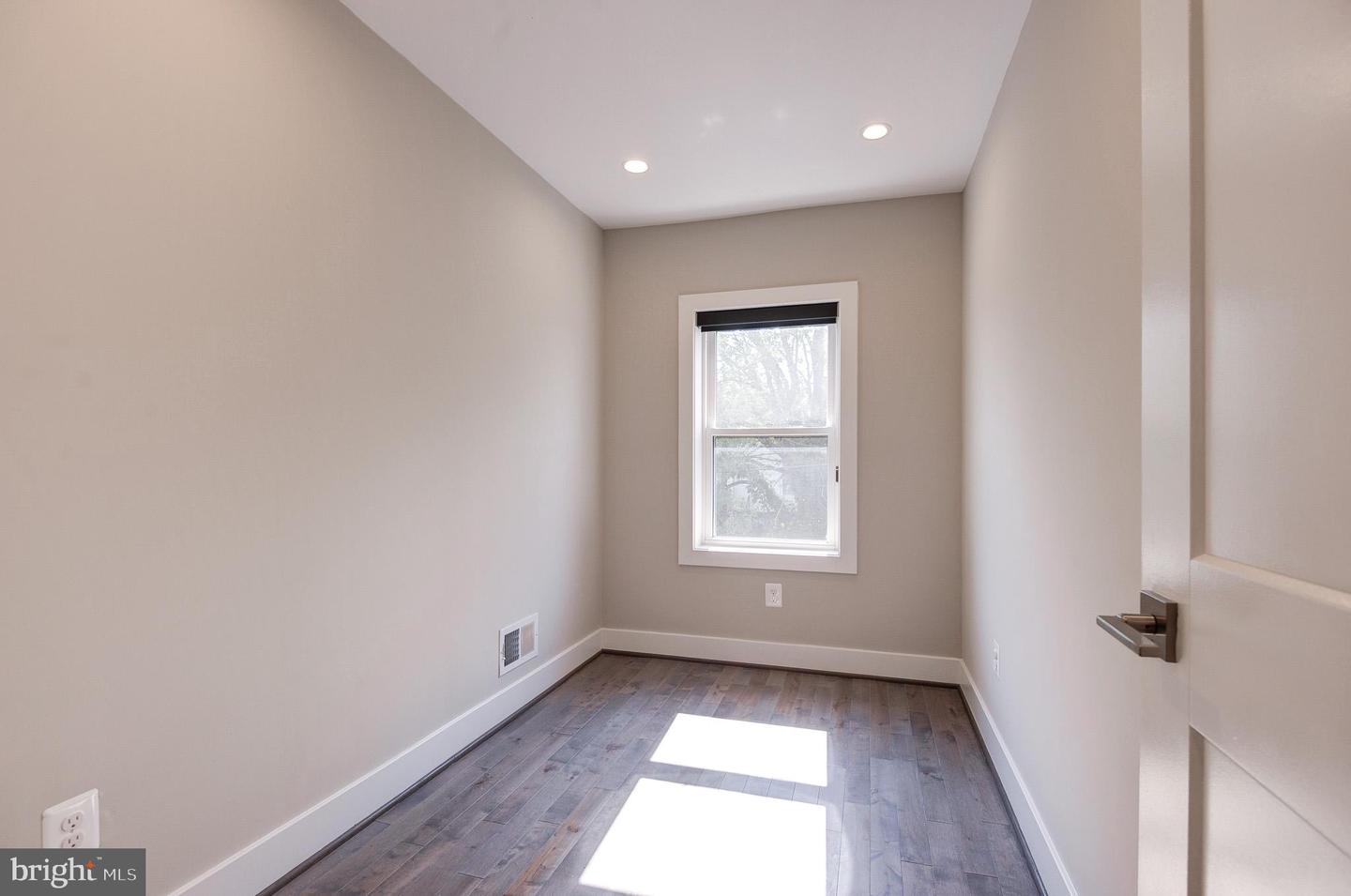 543 23RD PL NE, WASHINGTON, District Of Columbia 20002, 4 Bedrooms Bedrooms, 8 Rooms Rooms,3 BathroomsBathrooms,Residential,For sale,543 23RD PL NE,DCDC2222314 MLS # DCDC2222314