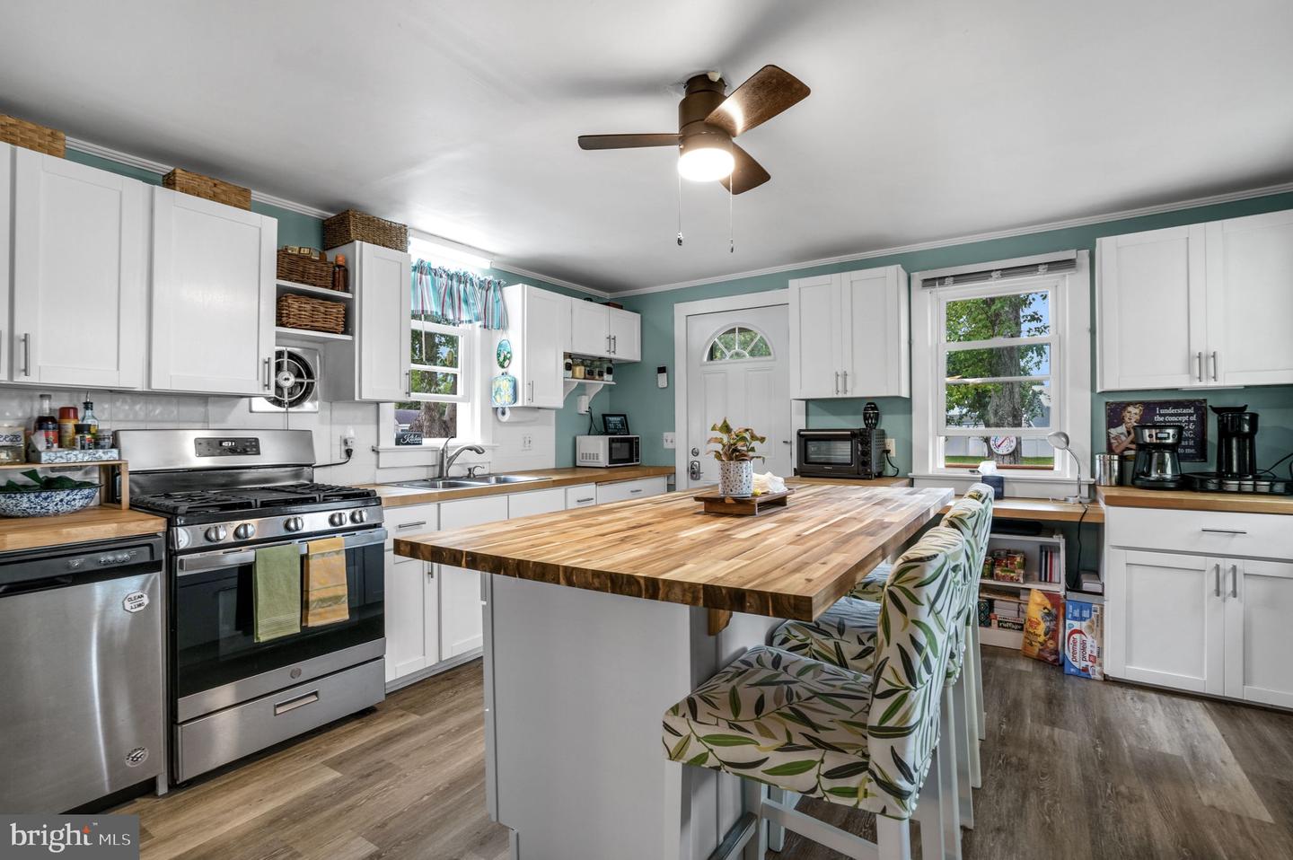 6286 SMITH ST, CHINCOTEAGUE ISLAND, Virginia 23336, 3 Bedrooms Bedrooms, ,1 BathroomBathrooms,Residential,For sale,6286 SMITH ST,VAAC2002254 MLS # VAAC2002254