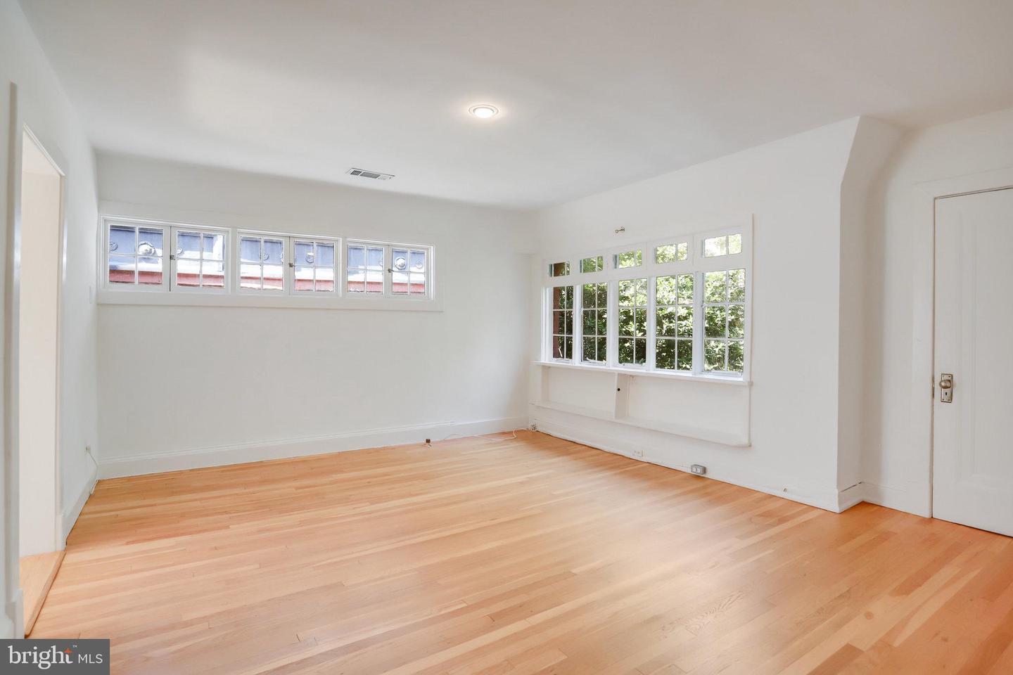 1633 16TH ST NW, WASHINGTON, District Of Columbia 20009, 12 Bedrooms Bedrooms, ,10 BathroomsBathrooms,Residential,For sale,1633 16TH ST NW,DCDC2222596 MLS # DCDC2222596