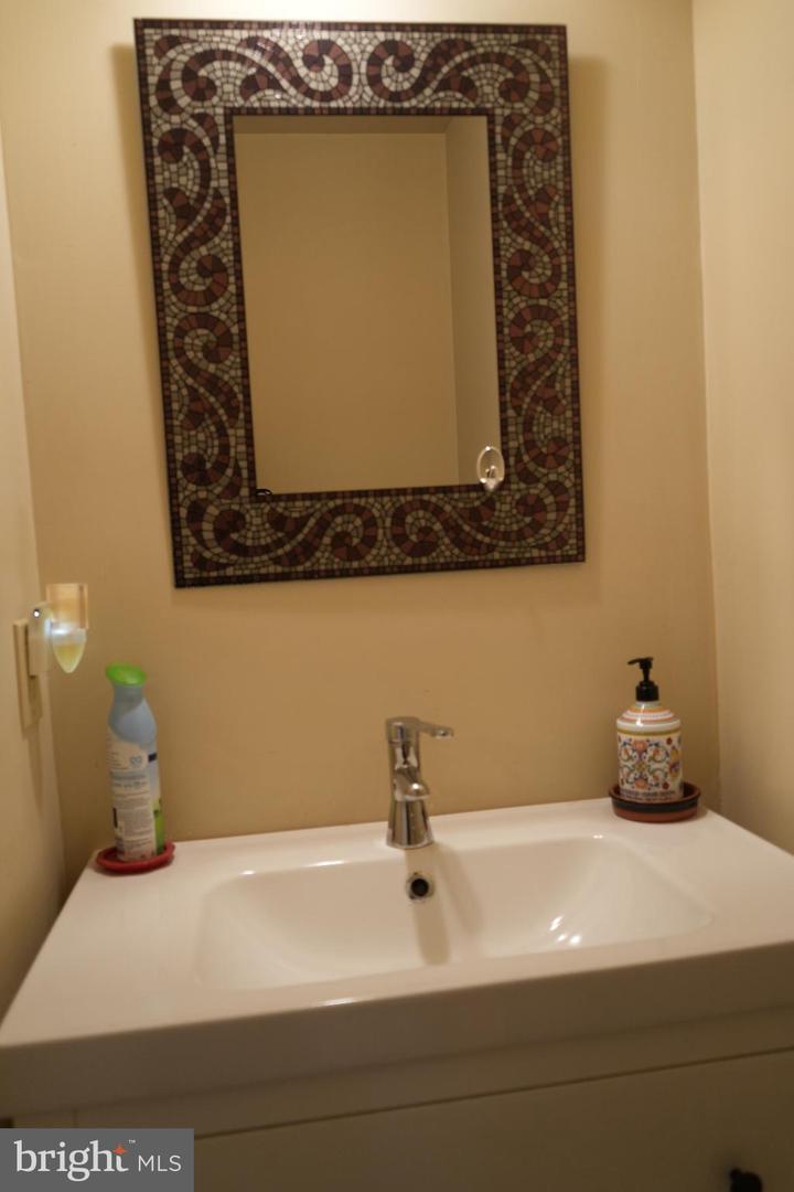 4261 FOX LAKE DR, FAIRFAX, Virginia 22033, 4 Bedrooms Bedrooms, 8 Rooms Rooms,3 BathroomsBathrooms,Residential,For sale,4261 FOX LAKE DR,VAFX2267492 MLS # VAFX2267492