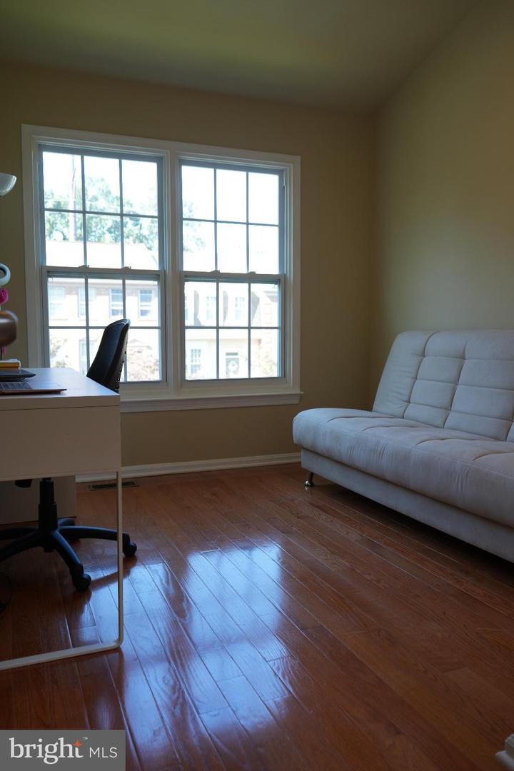 4261 FOX LAKE DR, FAIRFAX, Virginia 22033, 4 Bedrooms Bedrooms, 8 Rooms Rooms,3 BathroomsBathrooms,Residential,For sale,4261 FOX LAKE DR,VAFX2267492 MLS # VAFX2267492
