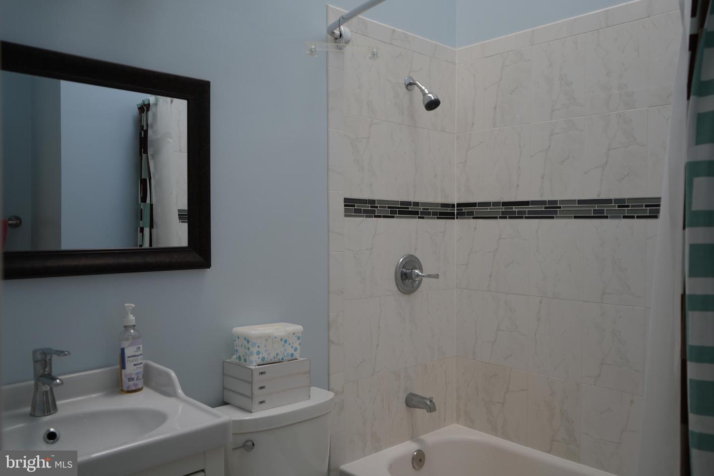 4261 FOX LAKE DR, FAIRFAX, Virginia 22033, 4 Bedrooms Bedrooms, 8 Rooms Rooms,3 BathroomsBathrooms,Residential,For sale,4261 FOX LAKE DR,VAFX2267492 MLS # VAFX2267492