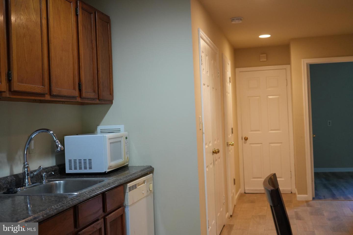 4261 FOX LAKE DR, FAIRFAX, Virginia 22033, 4 Bedrooms Bedrooms, 8 Rooms Rooms,3 BathroomsBathrooms,Residential,For sale,4261 FOX LAKE DR,VAFX2267492 MLS # VAFX2267492