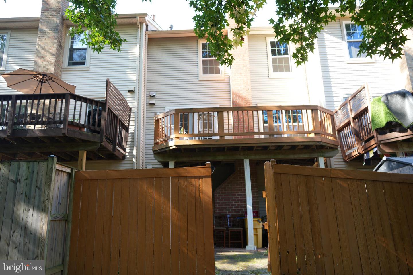 4261 FOX LAKE DR, FAIRFAX, Virginia 22033, 4 Bedrooms Bedrooms, 8 Rooms Rooms,3 BathroomsBathrooms,Residential,For sale,4261 FOX LAKE DR,VAFX2267492 MLS # VAFX2267492